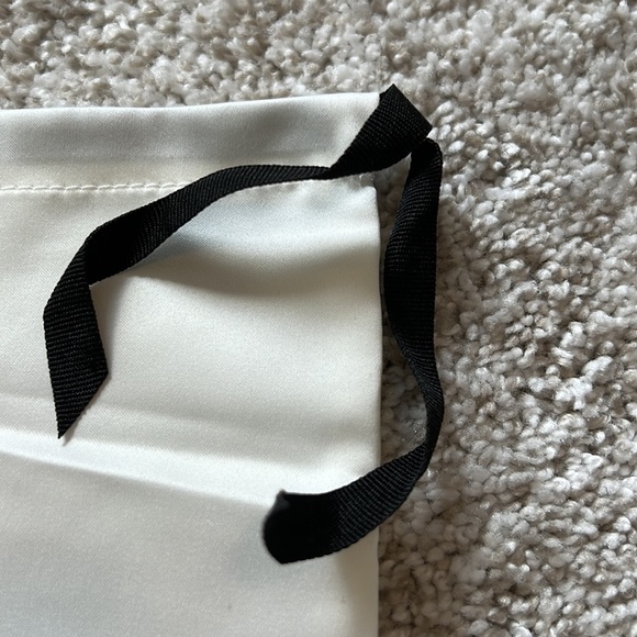 Gucci Satin Shoe Dust Bag 16” x 6.5” - Picture 3 of 3